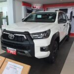 تويوتا هايلوكس 2025: قائد سيارات الدفع الرباعي في العالم العربي